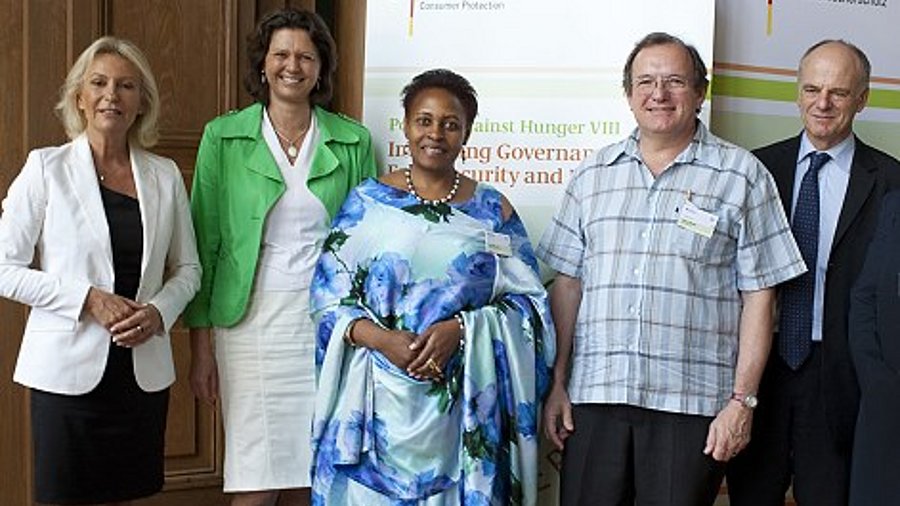 from left: Sabine Christiansen, Federal Minister Ilse Aigner, Hope Mwesigye, Flavio Valente, David Nabarro. Photo: Bernd Eidenmüller